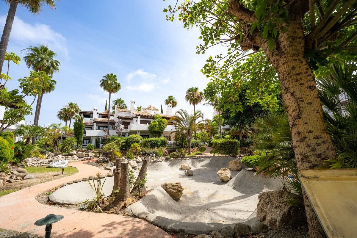 3 Bed Townhouse for sale in El Paraiso Costa Del Sol, Málaga, Spain
