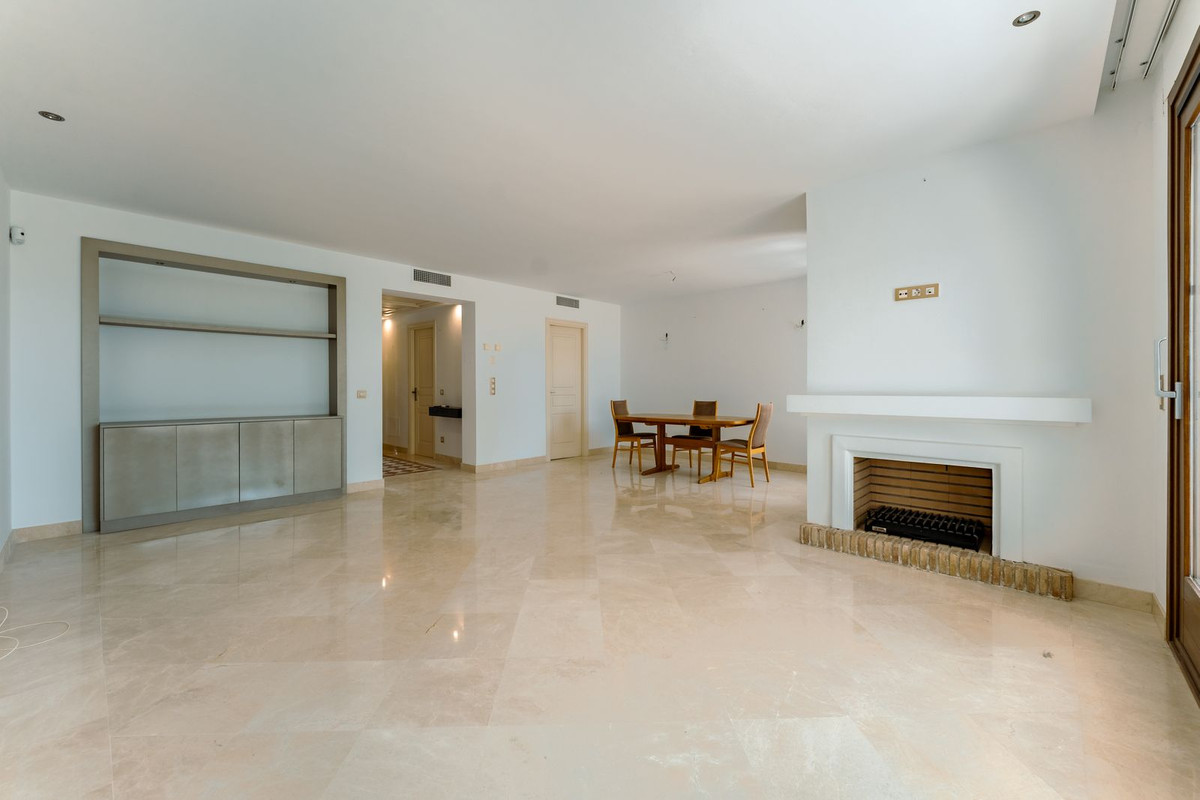 3 Bed Townhouse for sale in El Paraiso Costa Del Sol, Málaga, Spain
