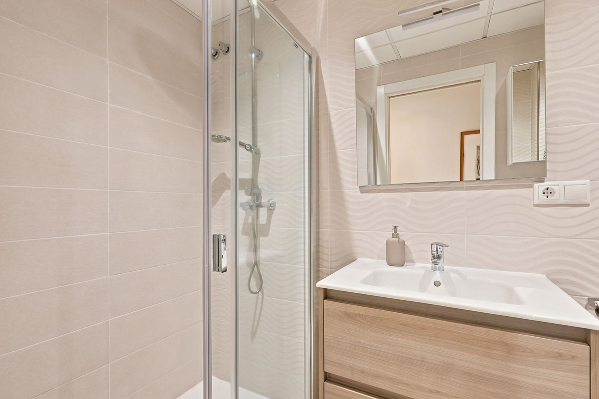 2 Bed Apartment for sale in Fuengirola Costa Del Sol, Málaga, Spain