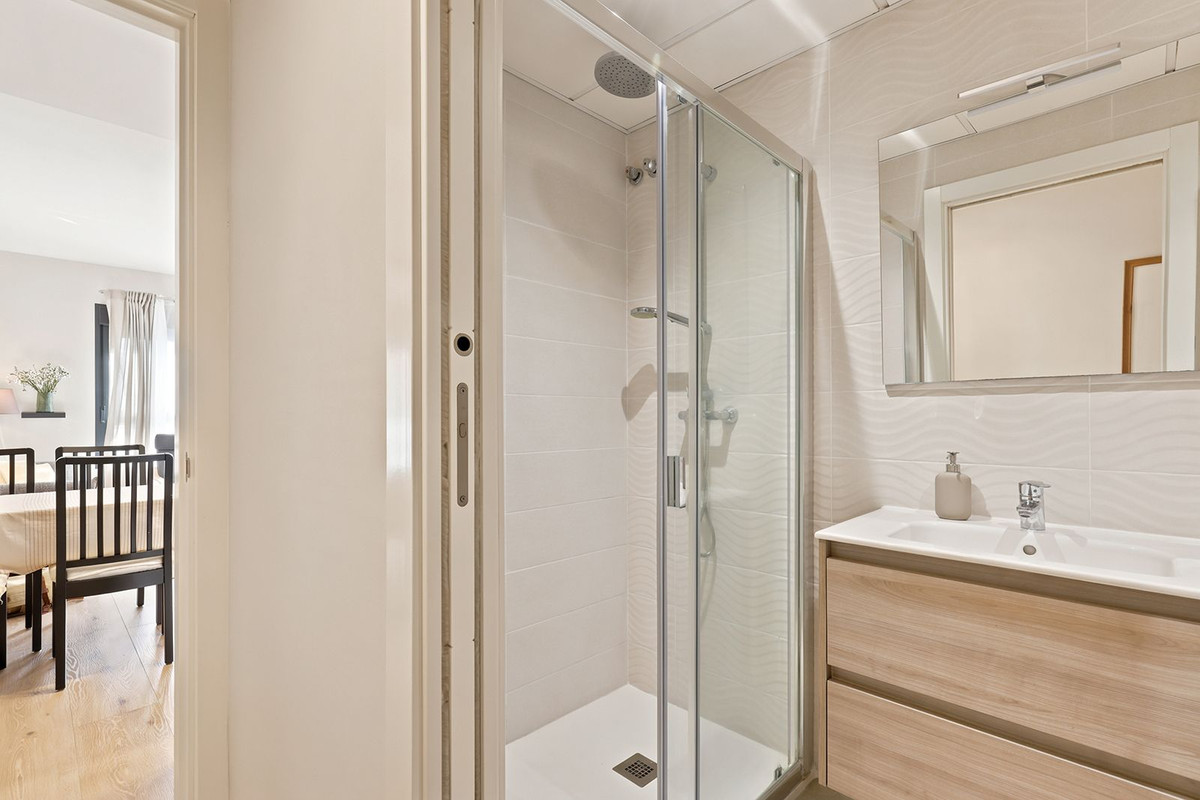 2 Bed Apartment for sale in Fuengirola Costa Del Sol, Málaga, Spain