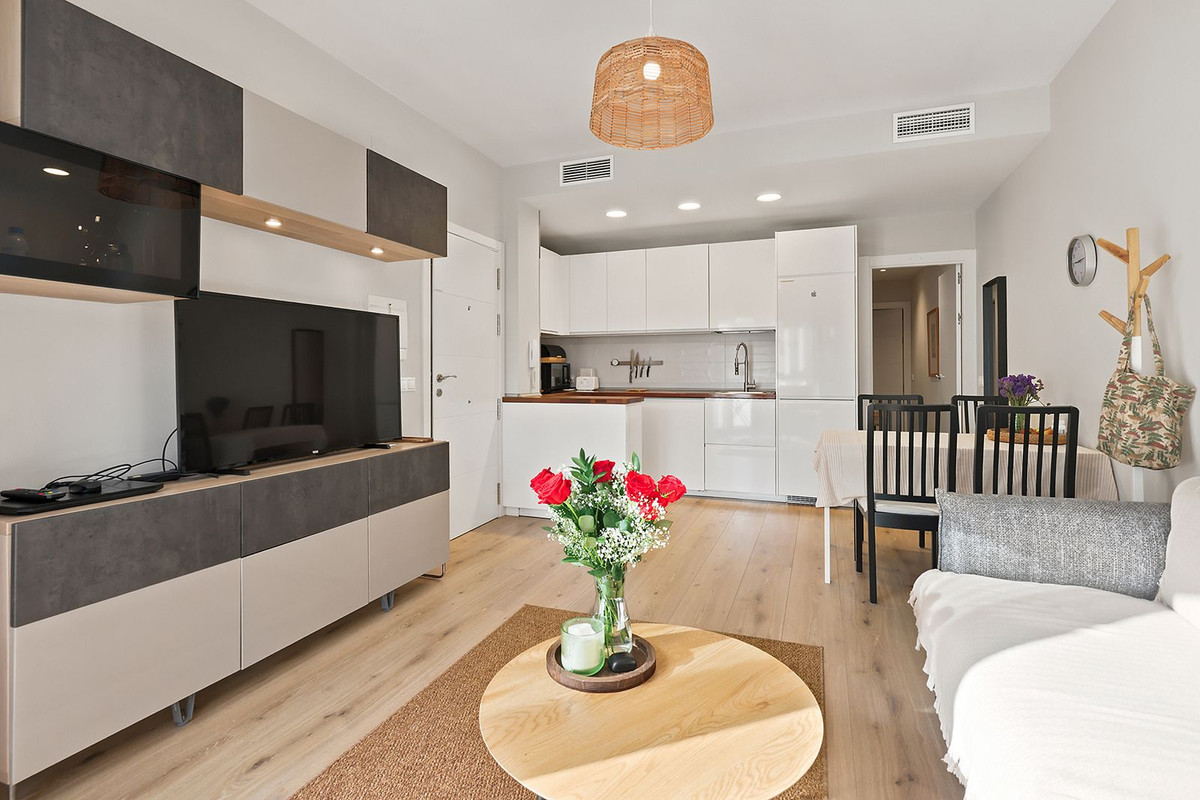 2 Bed Apartment for sale in Fuengirola Costa Del Sol, Málaga, Spain