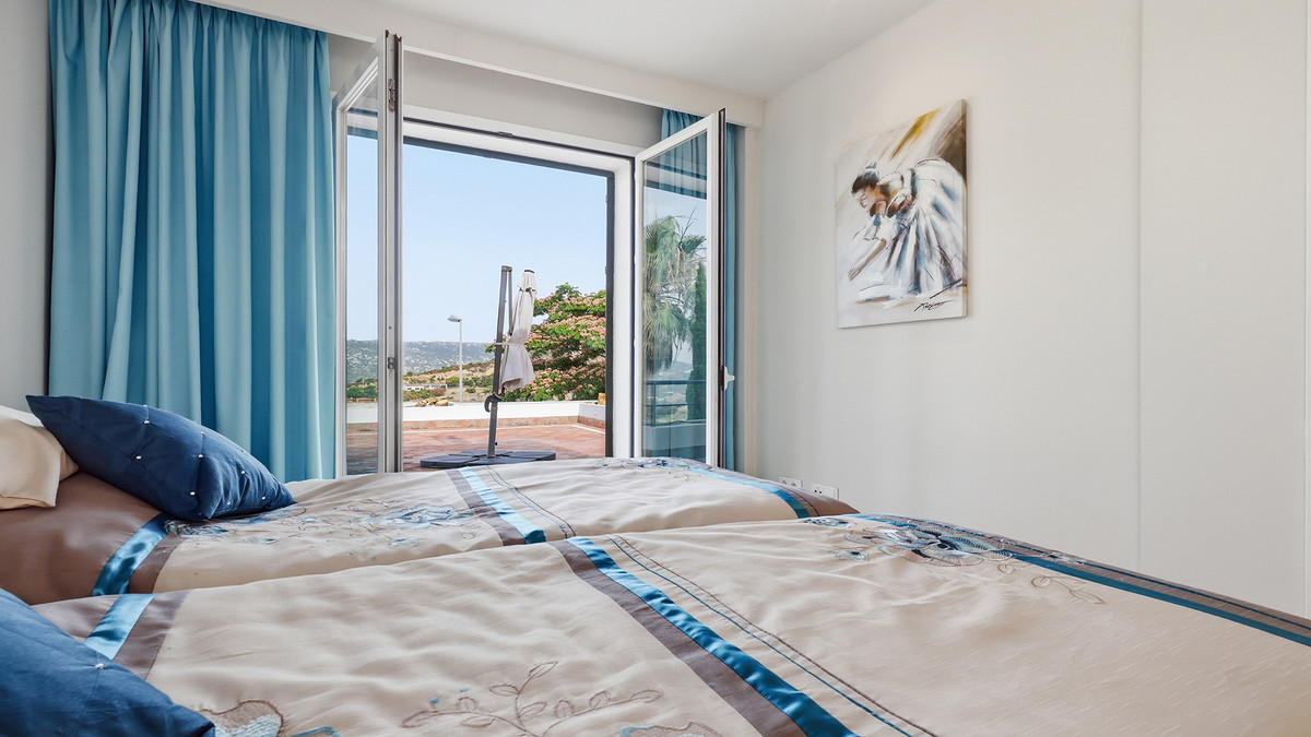 3 Bed Apartment for sale in Doña Julia Costa Del Sol, Málaga, Spain