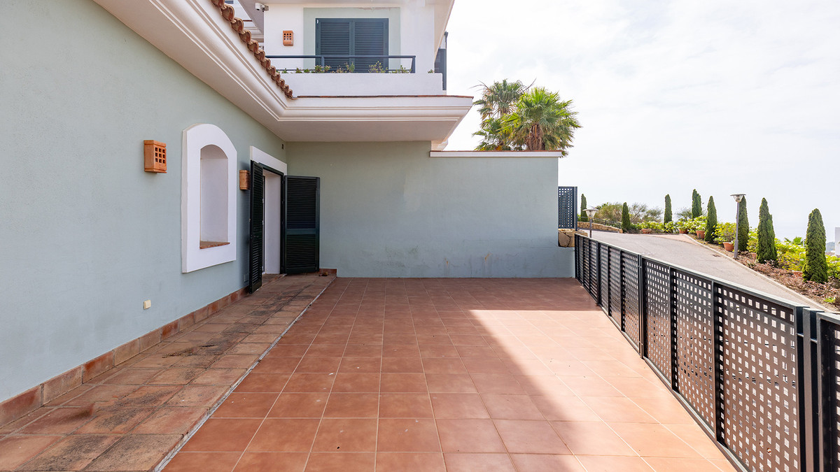 3 Bed Apartment for sale in Doña Julia Costa Del Sol, Málaga, Spain