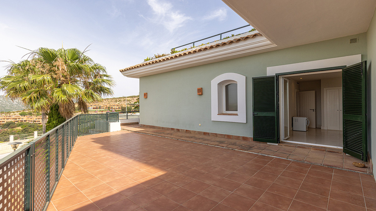 3 Bed Apartment for sale in Doña Julia Costa Del Sol, Málaga, Spain