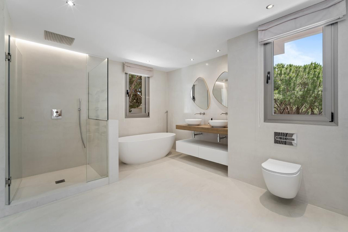 6 Bed Townhouse for sale in Las Chapas Costa Del Sol, Málaga, Spain