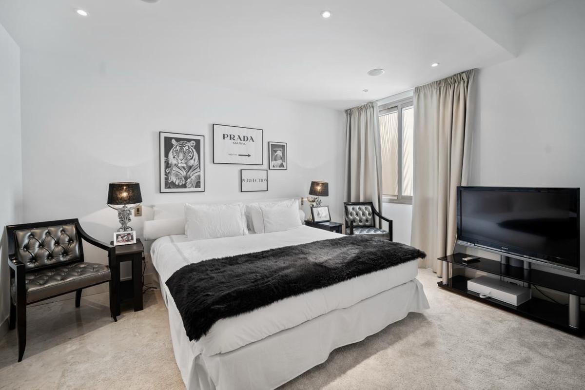6 Bed Townhouse for sale in Las Chapas Costa Del Sol, Málaga, Spain