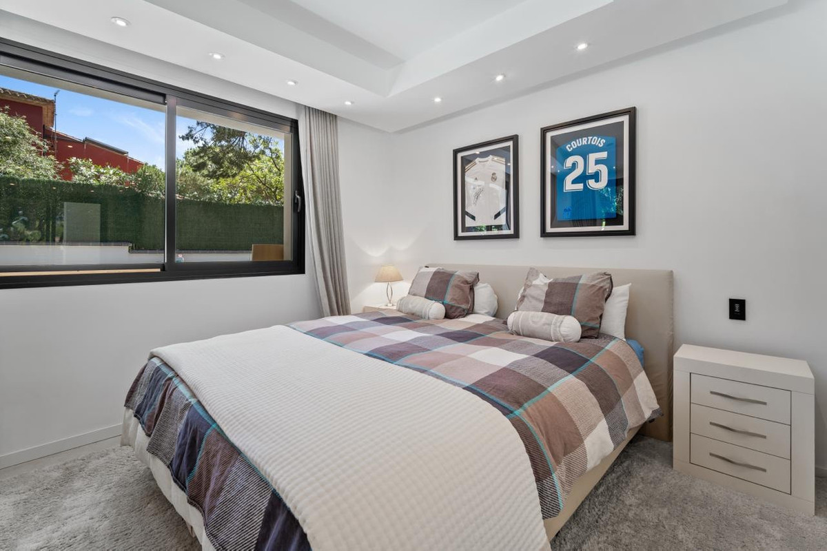 6 Bed Townhouse for sale in Las Chapas Costa Del Sol, Málaga, Spain