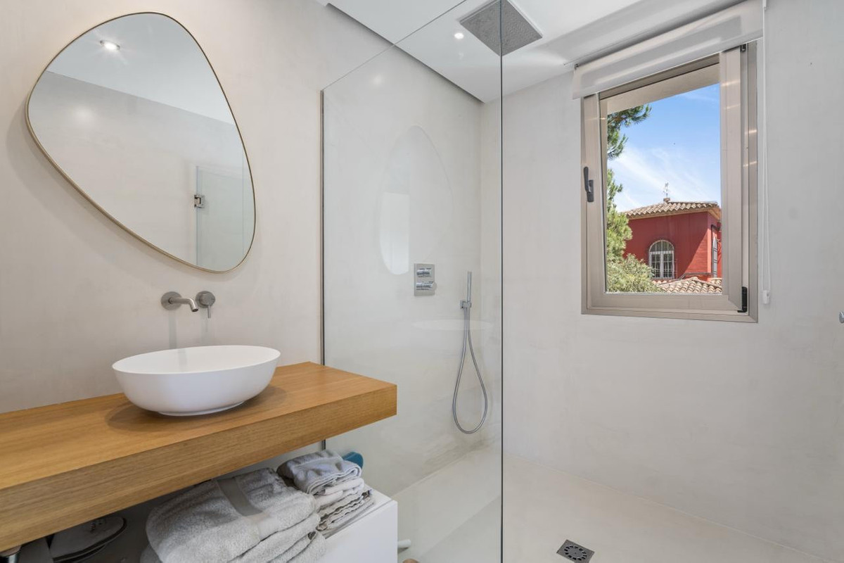 6 Bed Townhouse for sale in Las Chapas Costa Del Sol, Málaga, Spain