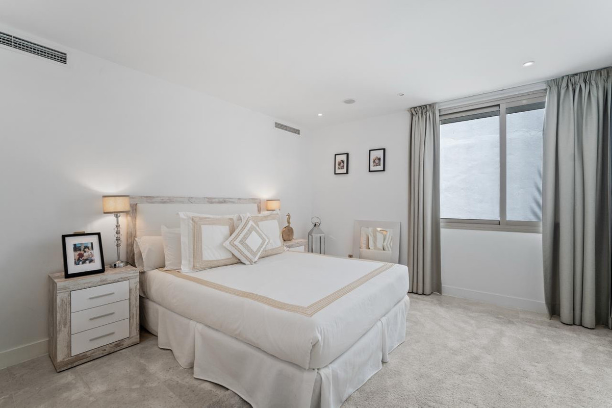 6 Bed Townhouse for sale in Las Chapas Costa Del Sol, Málaga, Spain