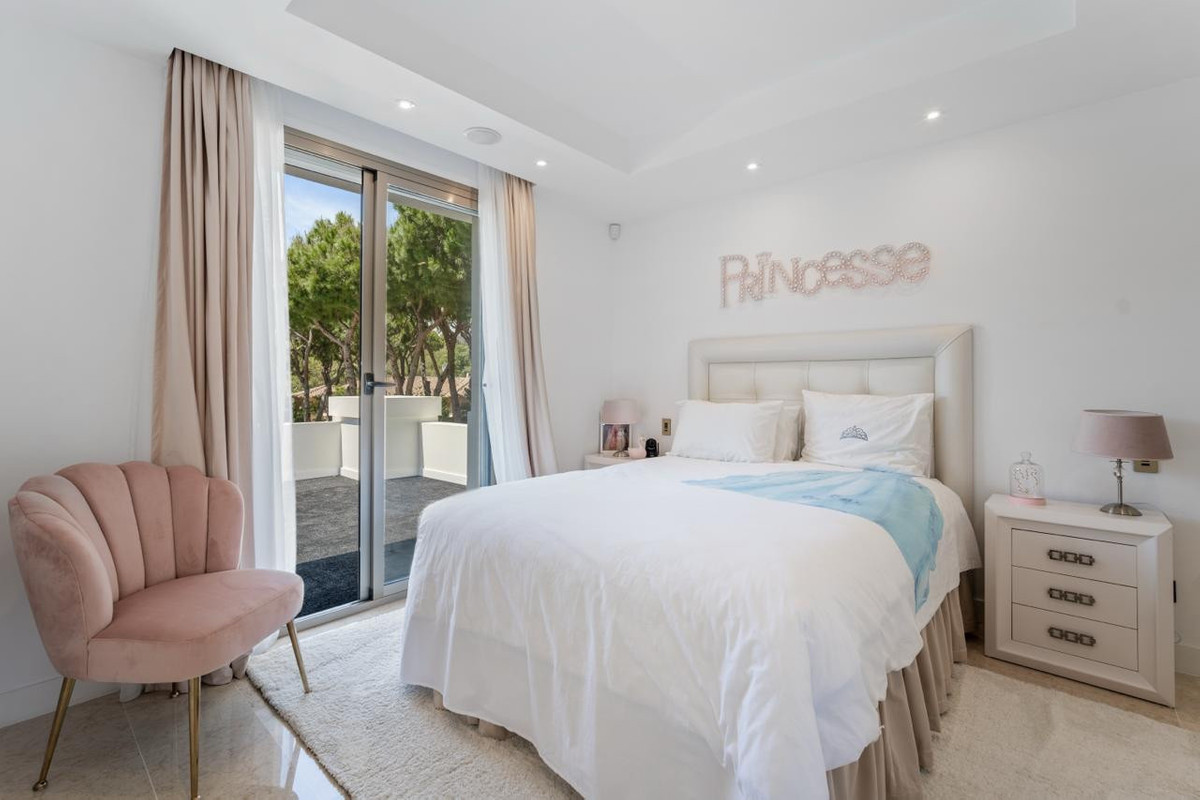 6 Bed Townhouse for sale in Las Chapas Costa Del Sol, Málaga, Spain