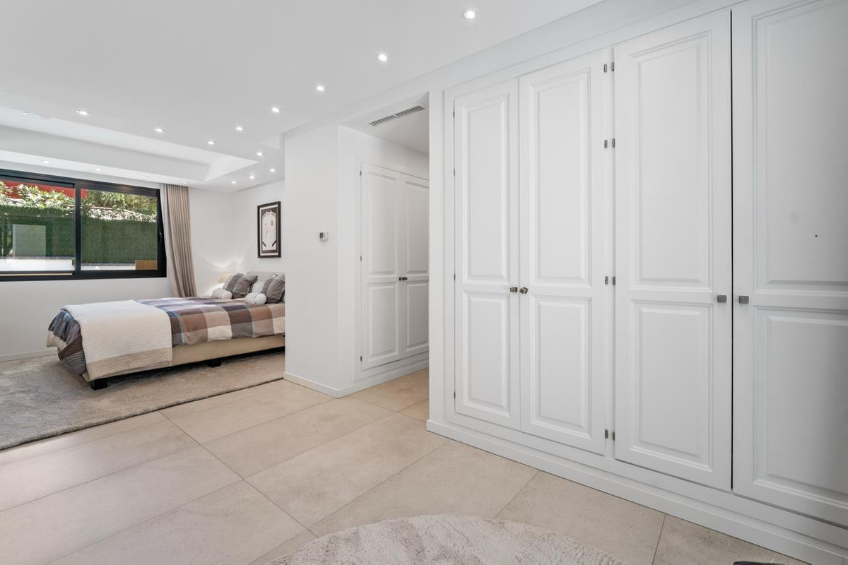 6 Bed Townhouse for sale in Las Chapas Costa Del Sol, Málaga, Spain