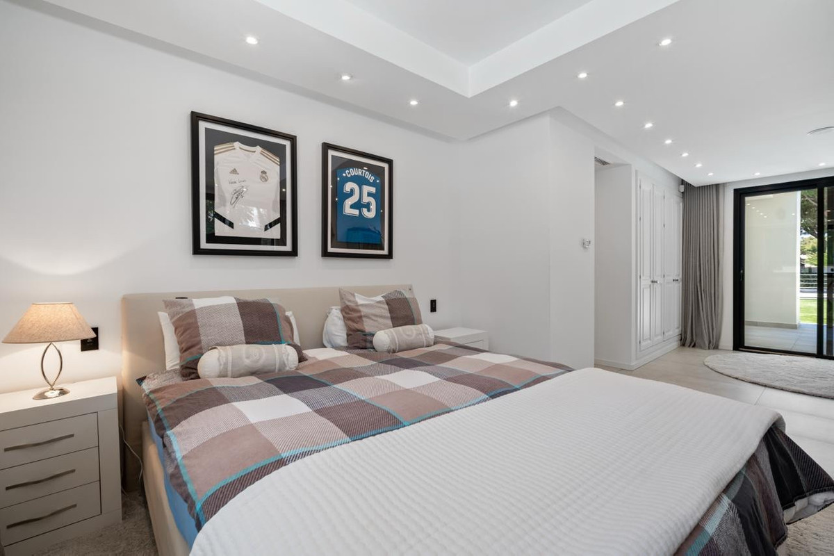6 Bed Townhouse for sale in Las Chapas Costa Del Sol, Málaga, Spain