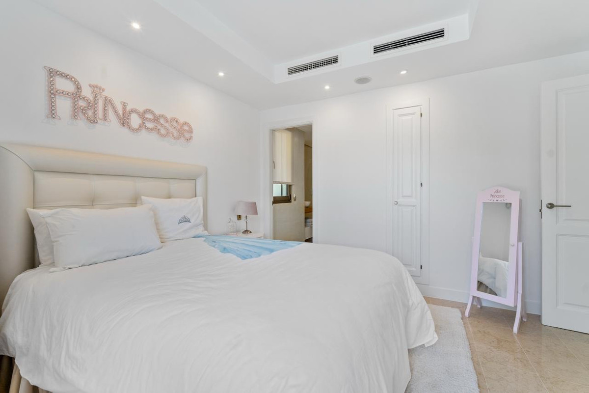 6 Bed Townhouse for sale in Las Chapas Costa Del Sol, Málaga, Spain
