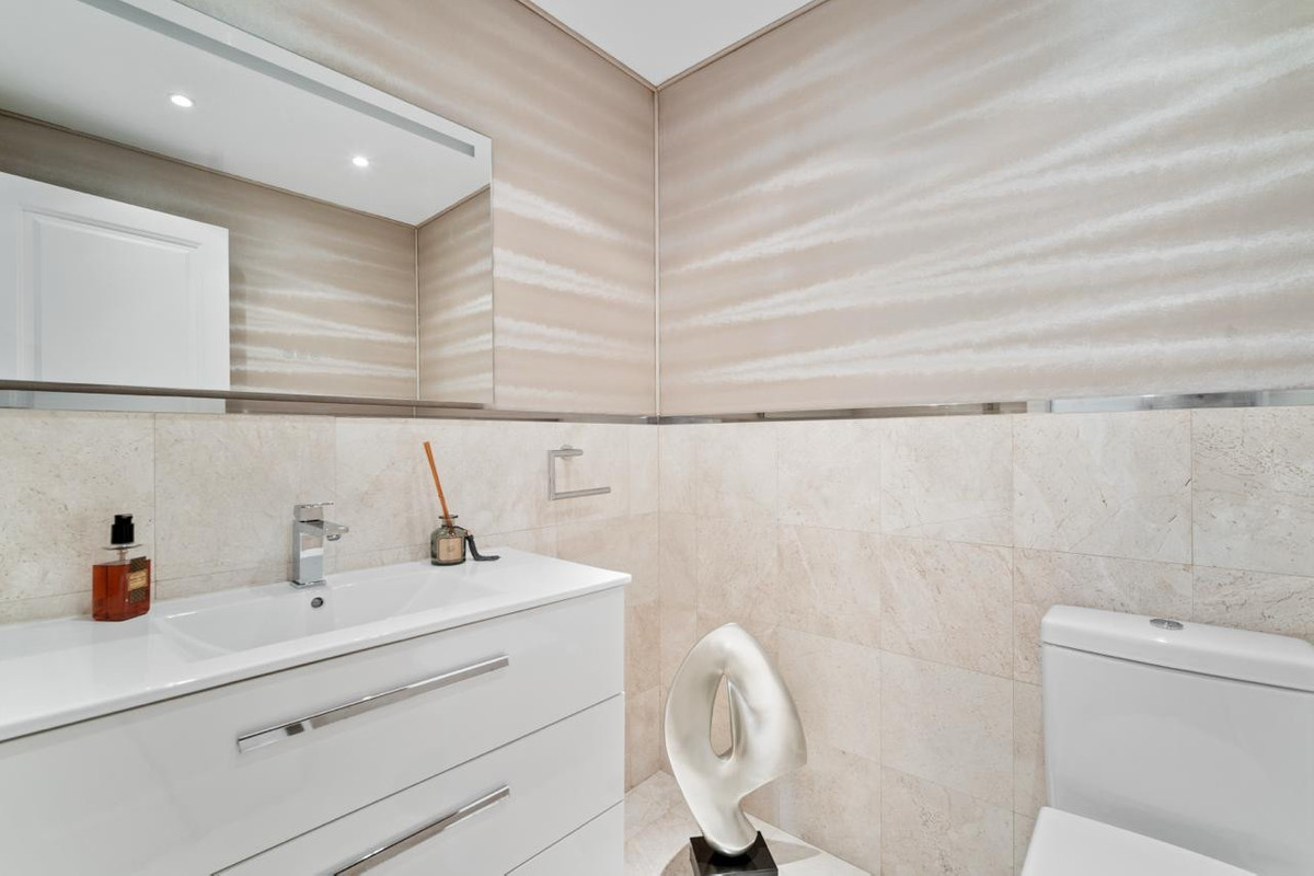 6 Bed Townhouse for sale in Las Chapas Costa Del Sol, Málaga, Spain