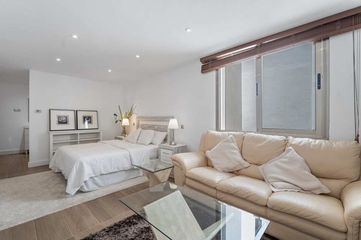6 Bed Townhouse for sale in Las Chapas Costa Del Sol, Málaga, Spain