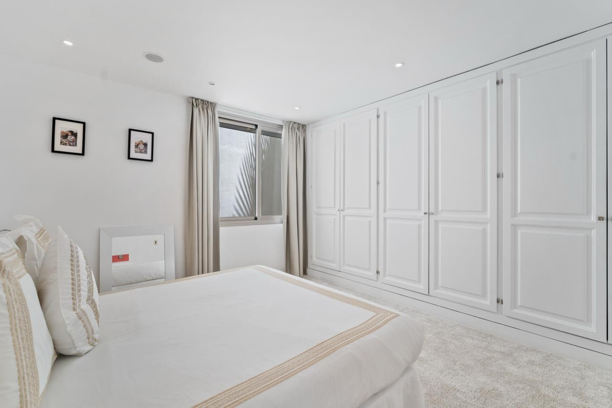 6 Bed Townhouse for sale in Las Chapas Costa Del Sol, Málaga, Spain