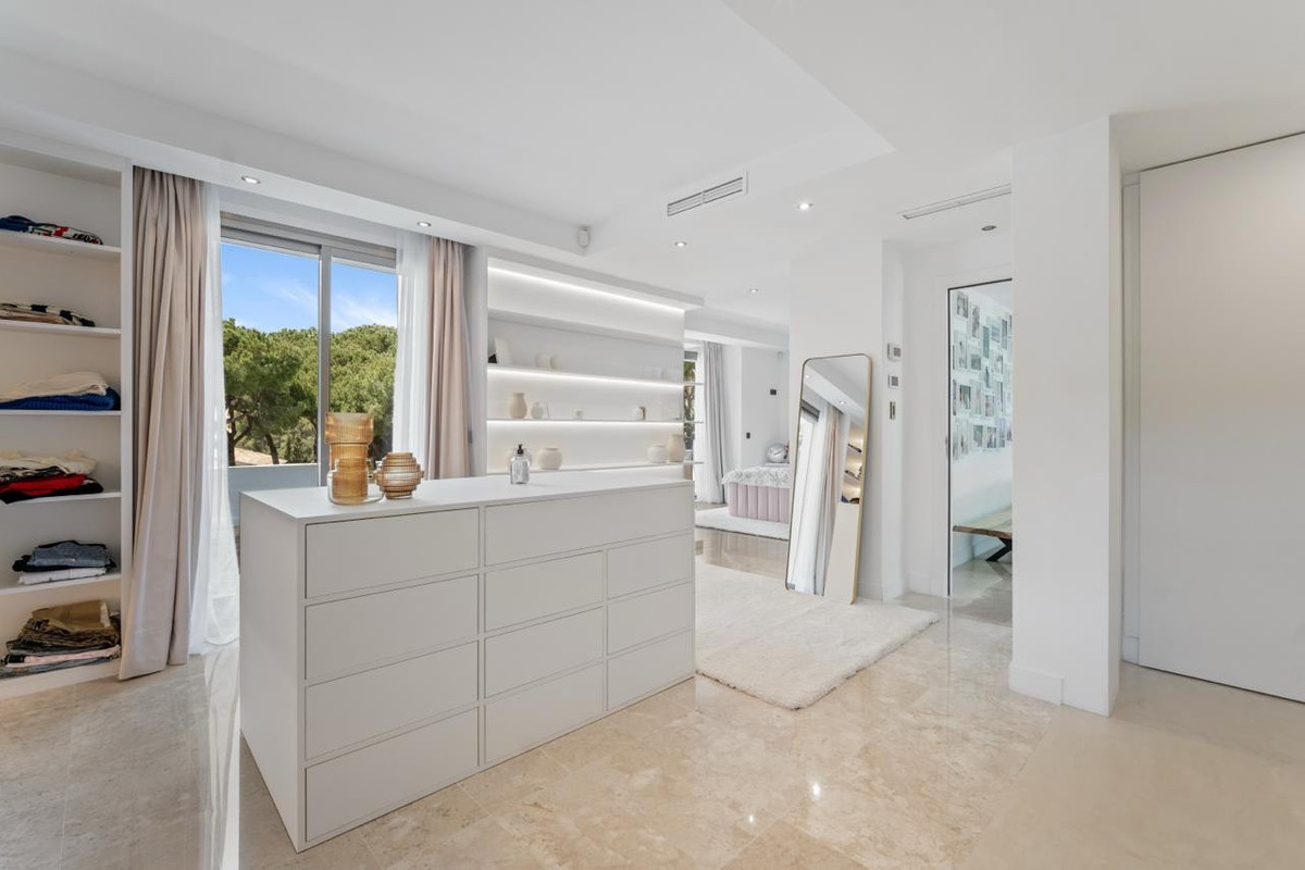 6 Bed Townhouse for sale in Las Chapas Costa Del Sol, Málaga, Spain