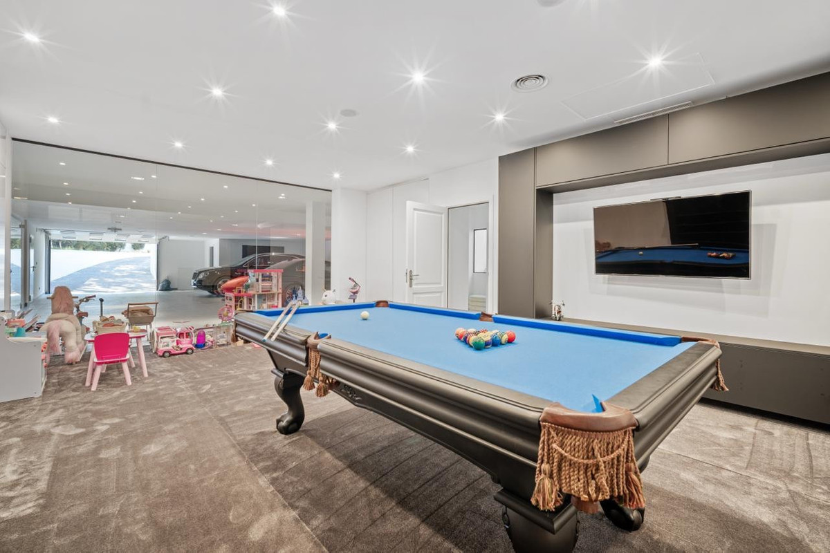 6 Bed Townhouse for sale in Las Chapas Costa Del Sol, Málaga, Spain