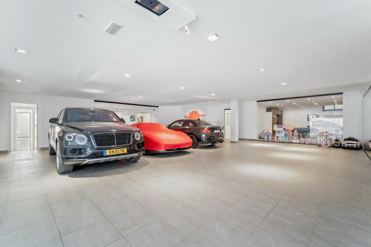 6 Bed Townhouse for sale in Las Chapas Costa Del Sol, Málaga, Spain