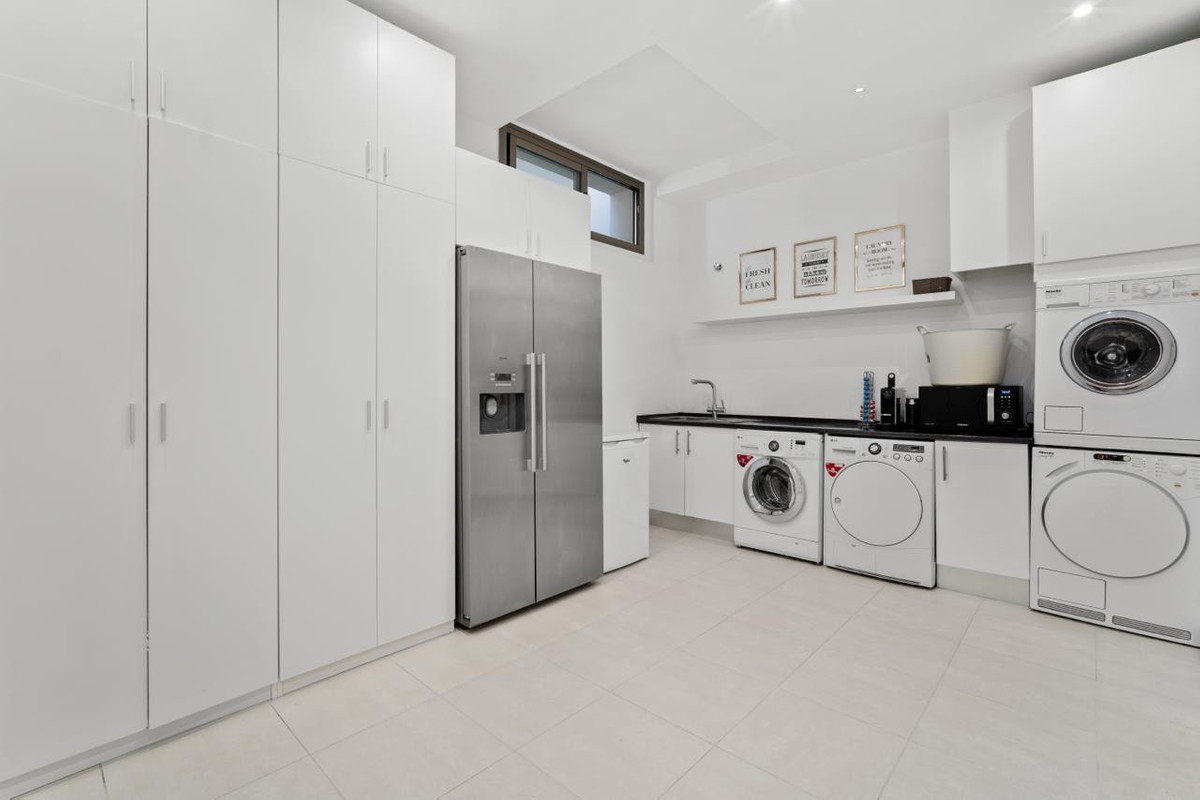 6 Bed Townhouse for sale in Las Chapas Costa Del Sol, Málaga, Spain