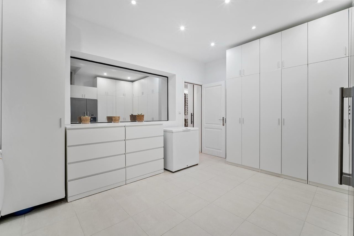 6 Bed Townhouse for sale in Las Chapas Costa Del Sol, Málaga, Spain