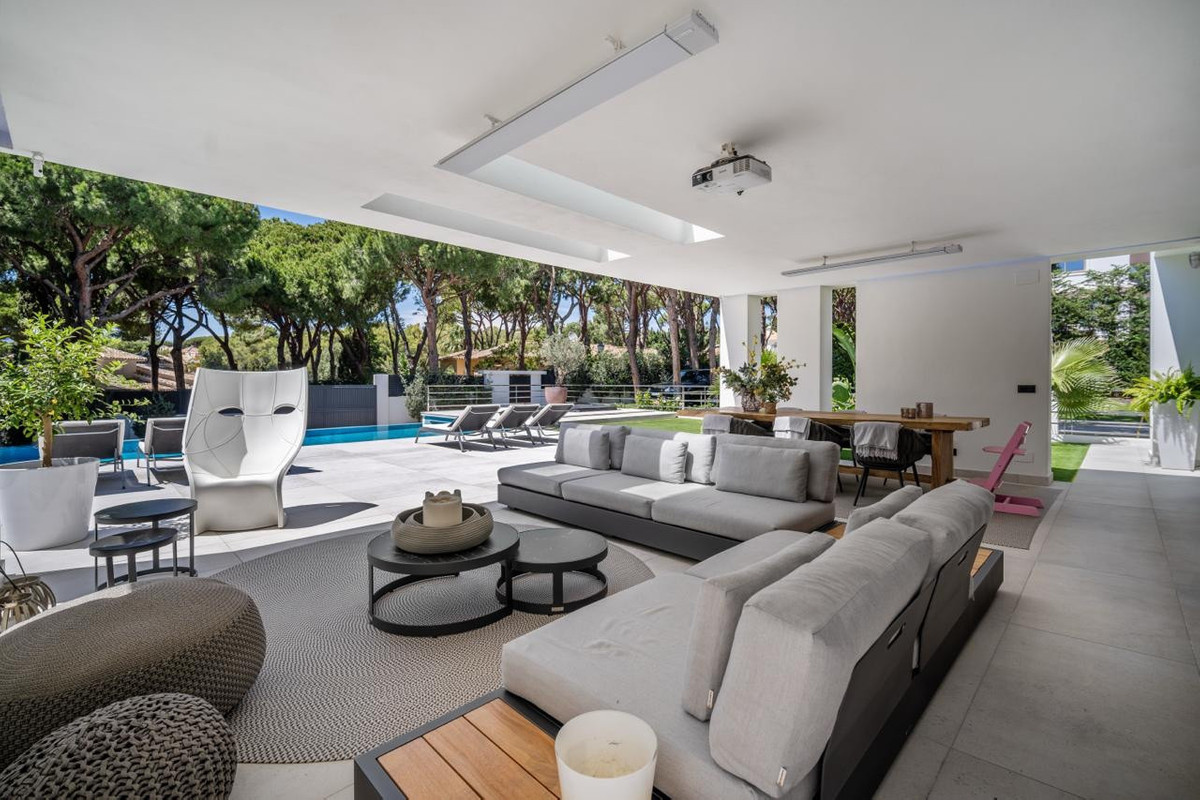 6 Bed Townhouse for sale in Las Chapas Costa Del Sol, Málaga, Spain