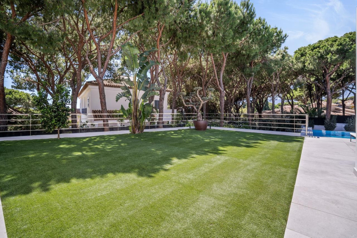 6 Bed Townhouse for sale in Las Chapas Costa Del Sol, Málaga, Spain