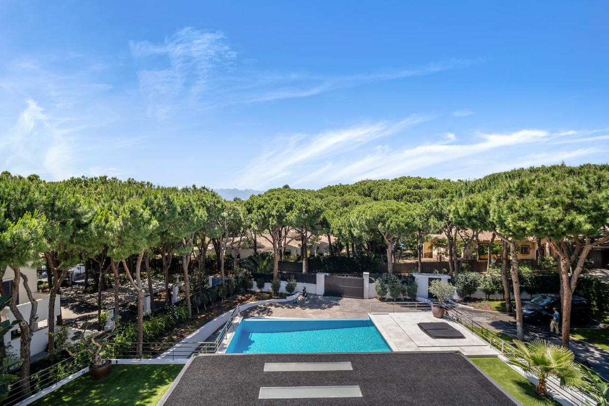 6 Bed Townhouse for sale in Las Chapas Costa Del Sol, Málaga, Spain