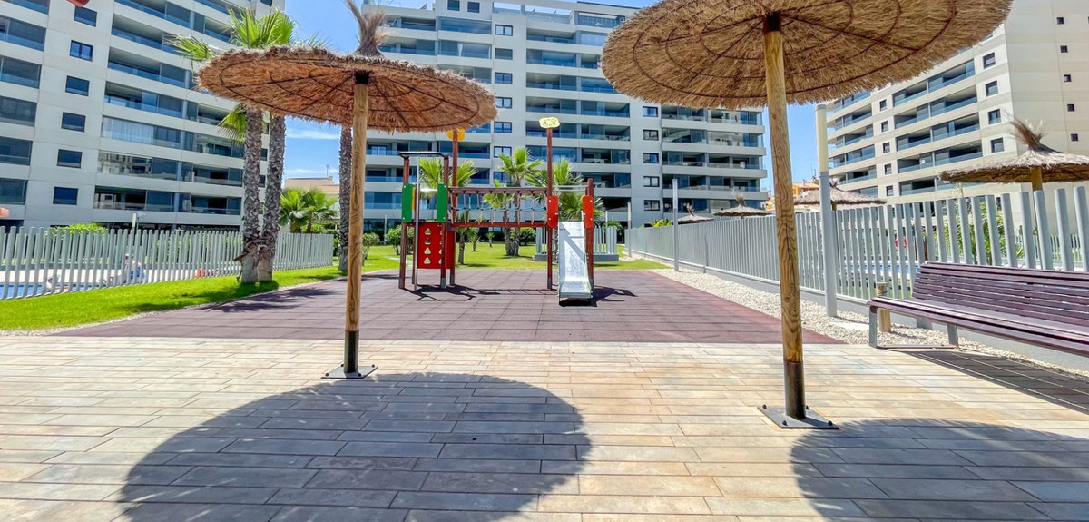 Se vende Apartamento Planta Baja de 3 dormitorios en Costa Blanca, Alicante, España