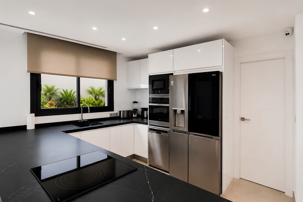 3 Bed Townhouse for sale in Torreblanca Costa Del Sol, Málaga, Spain