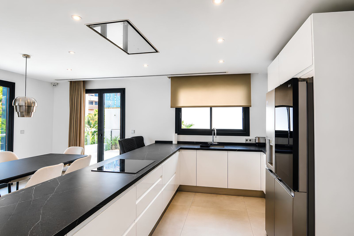 3 Bed Townhouse for sale in Torreblanca Costa Del Sol, Málaga, Spain