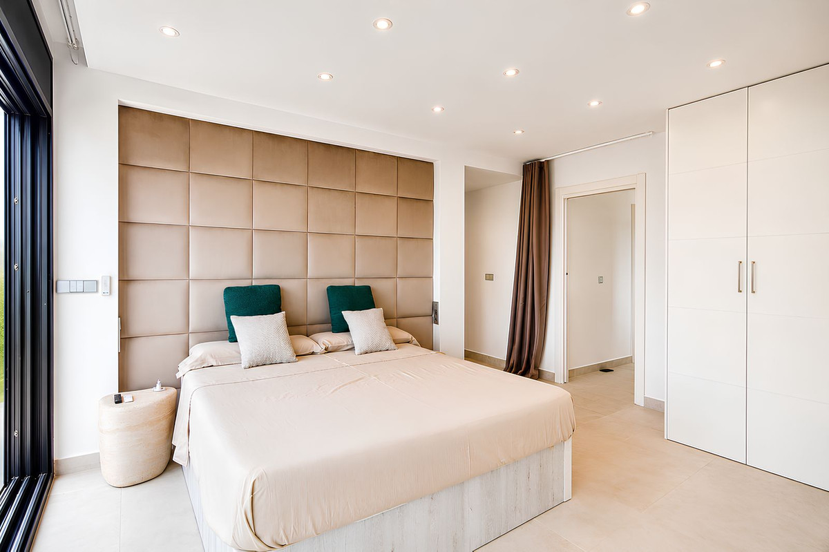 3 Bed Townhouse for sale in Torreblanca Costa Del Sol, Málaga, Spain