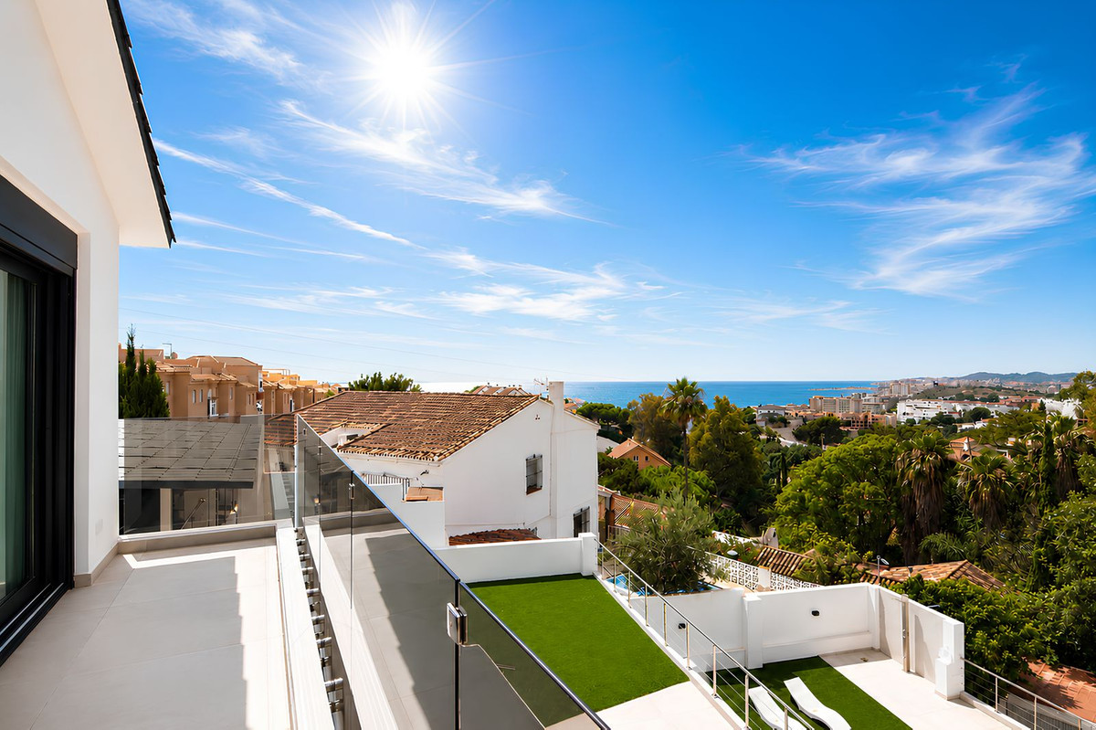 3 Bed Townhouse for sale in Torreblanca Costa Del Sol, Málaga, Spain