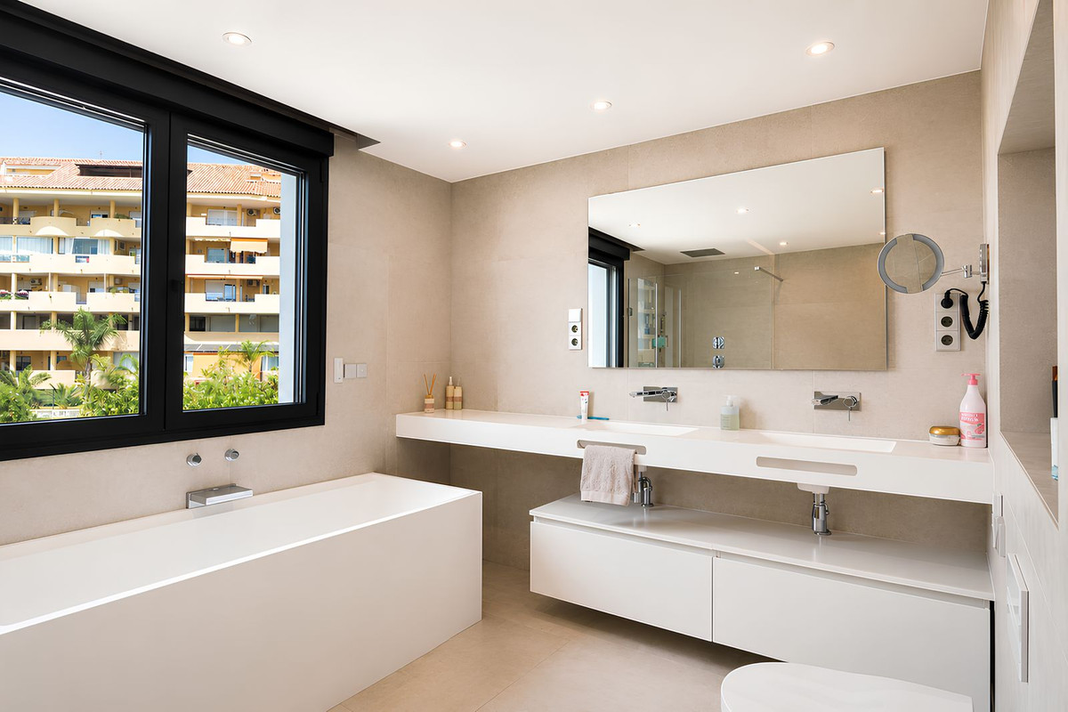 3 Bed Townhouse for sale in Torreblanca Costa Del Sol, Málaga, Spain