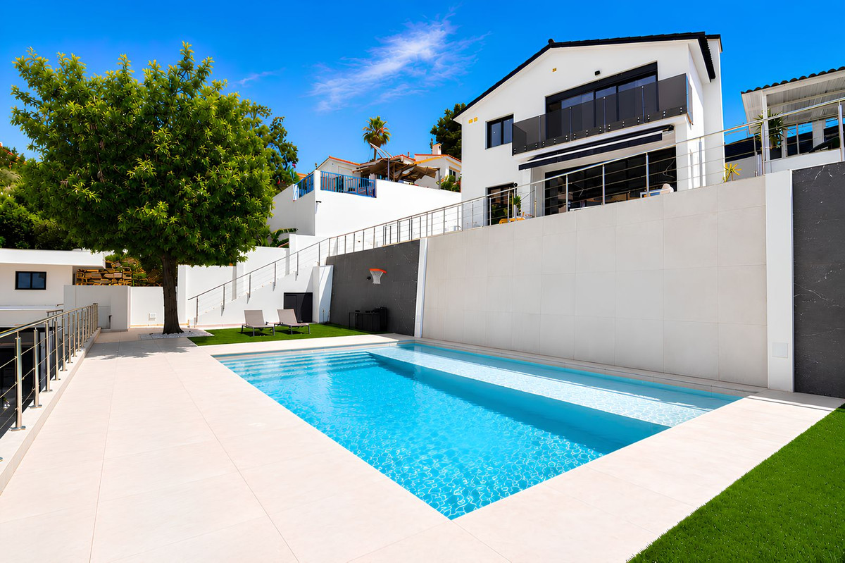 3 Bed Townhouse for sale in Torreblanca Costa Del Sol, Málaga, Spain
