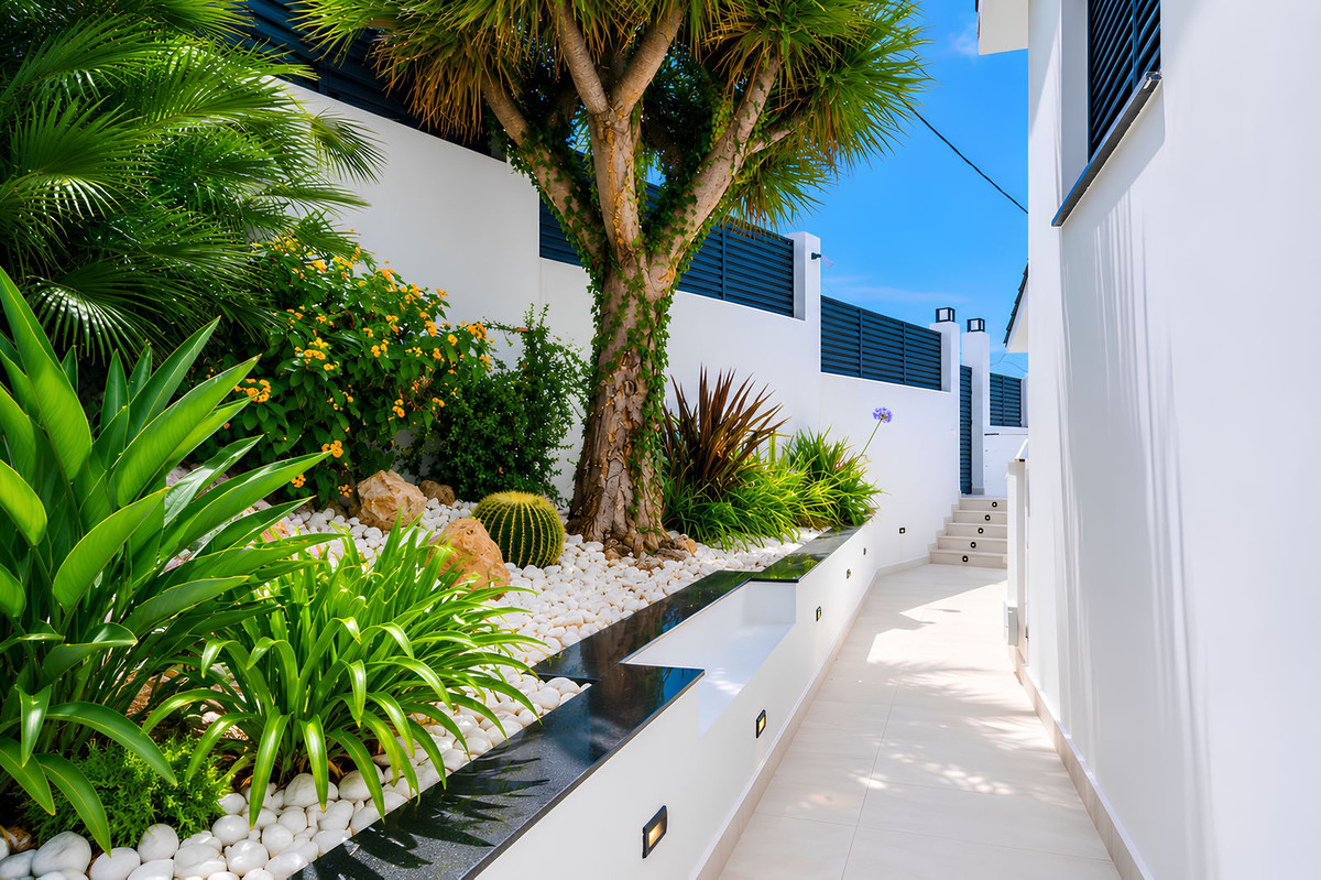 3 Bed Townhouse for sale in Torreblanca Costa Del Sol, Málaga, Spain