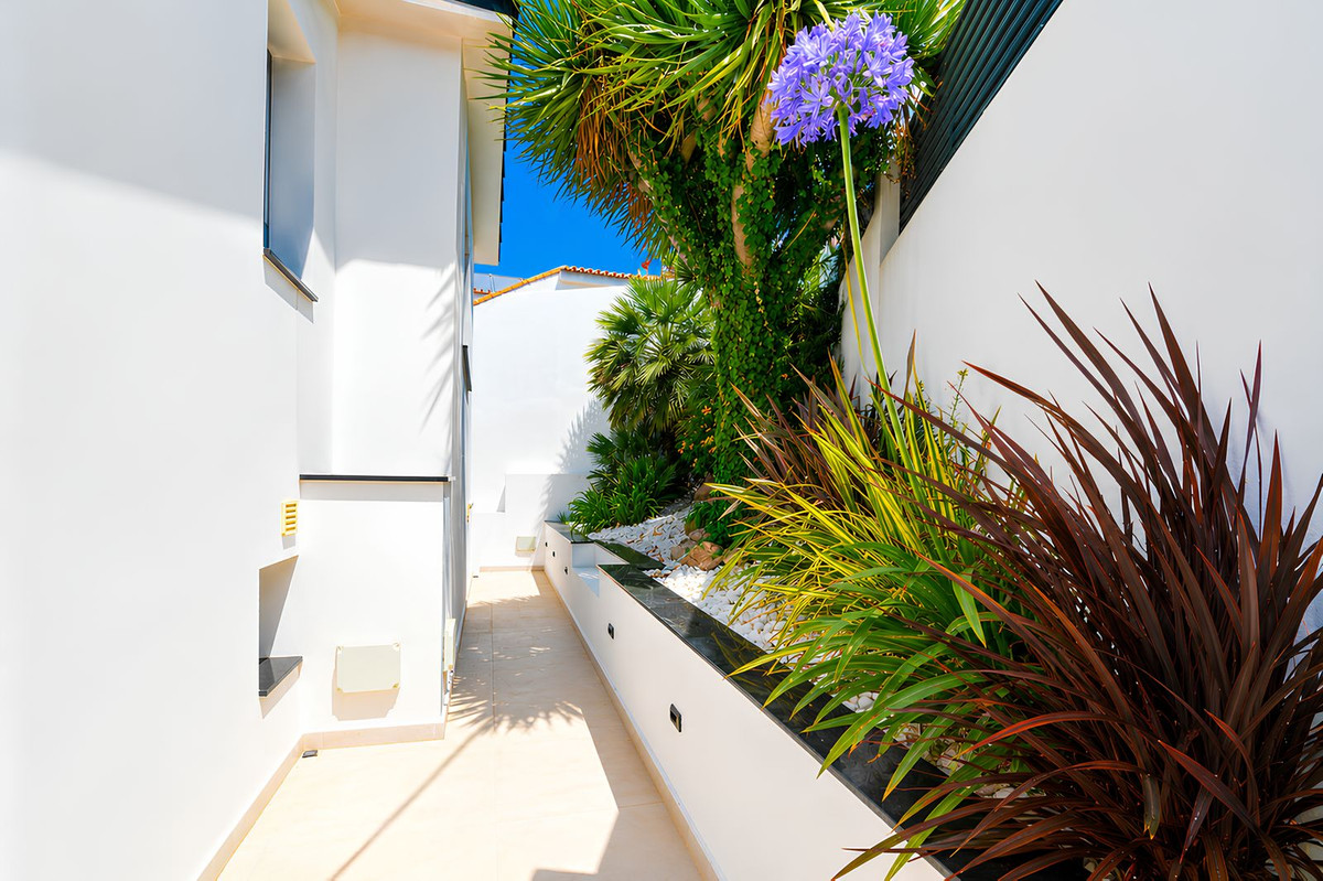 3 Bed Townhouse for sale in Torreblanca Costa Del Sol, Málaga, Spain