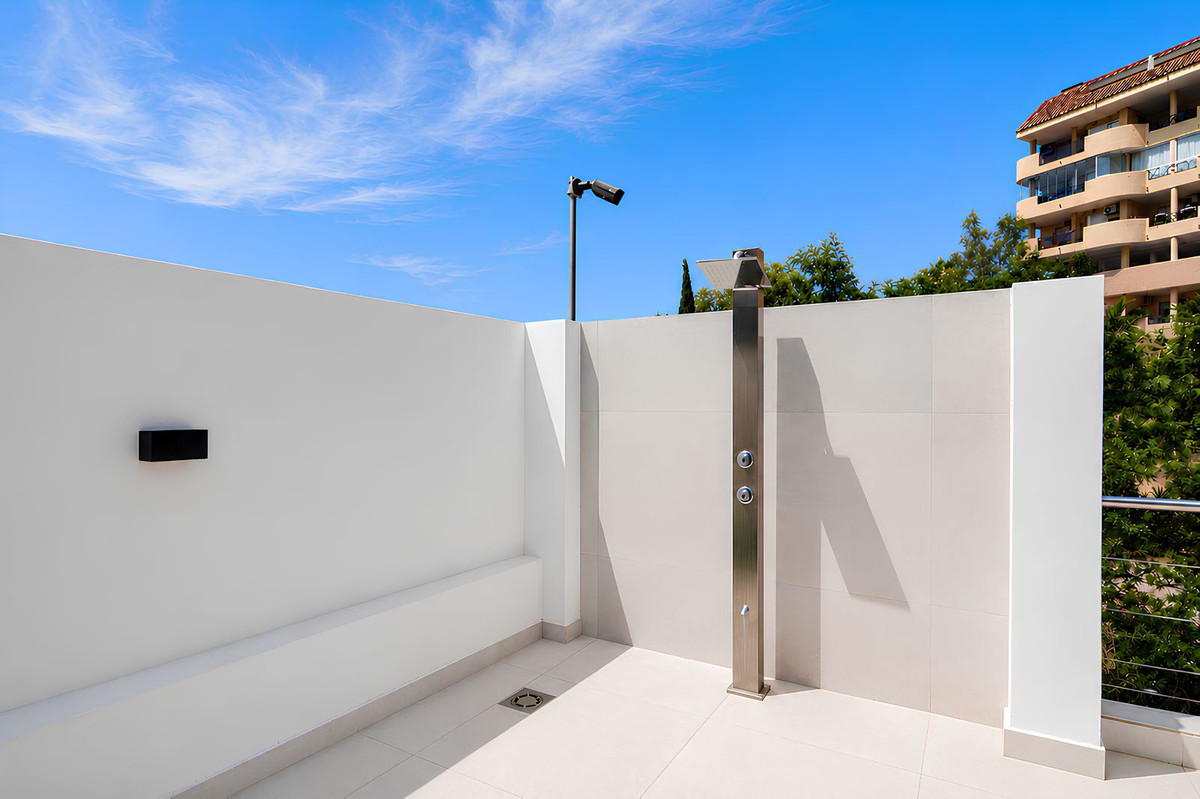 3 Bed Townhouse for sale in Torreblanca Costa Del Sol, Málaga, Spain