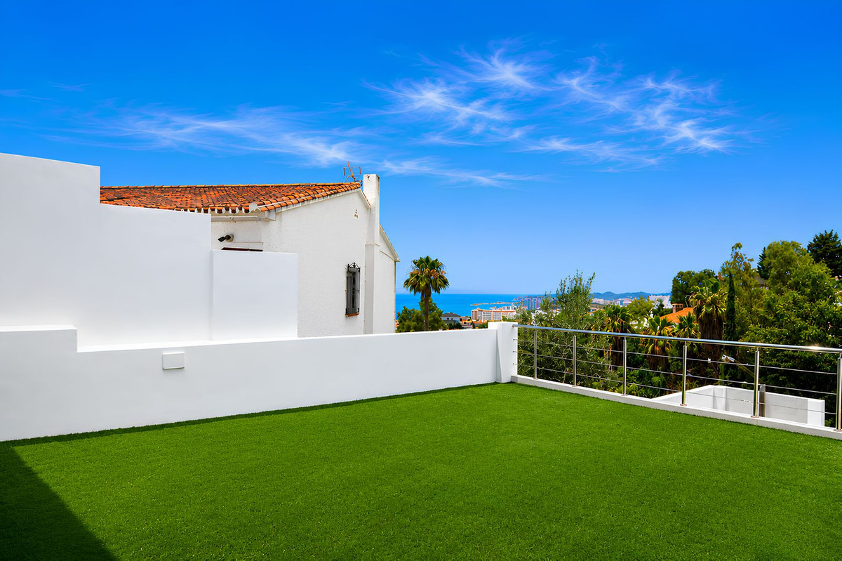 3 Bed Townhouse for sale in Torreblanca Costa Del Sol, Málaga, Spain
