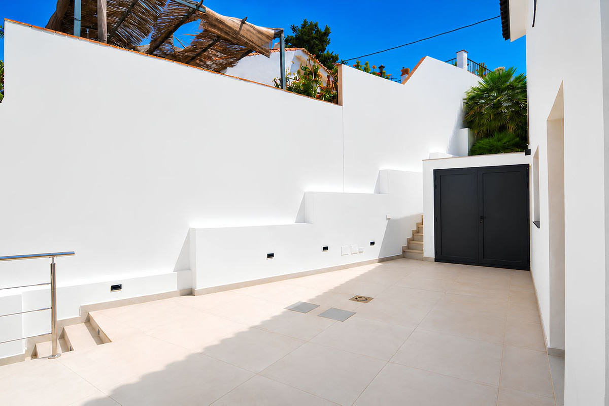 3 Bed Townhouse for sale in Torreblanca Costa Del Sol, Málaga, Spain