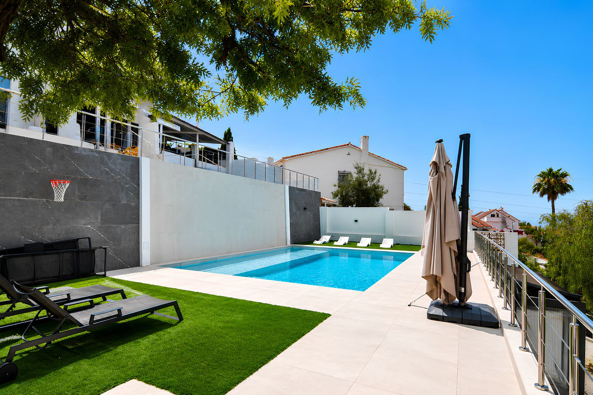 3 Bed Townhouse for sale in Torreblanca Costa Del Sol, Málaga, Spain