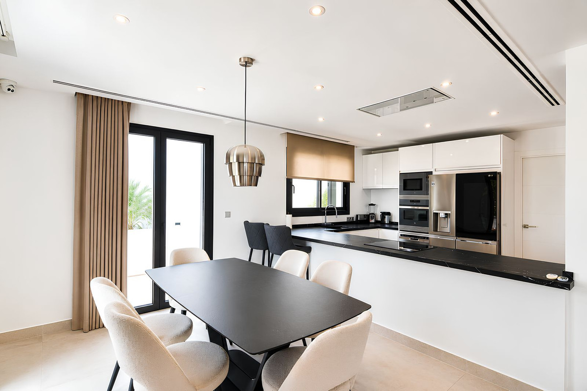 3 Bed Townhouse for sale in Torreblanca Costa Del Sol, Málaga, Spain