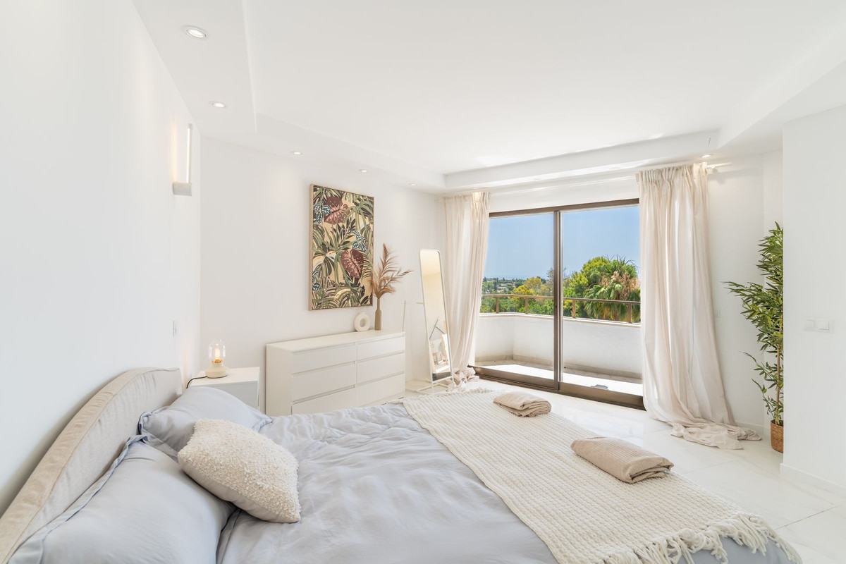 2 Bed Apartment for sale in Atalaya Costa Del Sol, Málaga, Spain