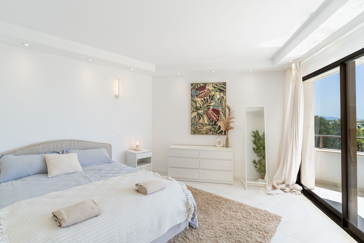 2 Bed Apartment for sale in Atalaya Costa Del Sol, Málaga, Spain
