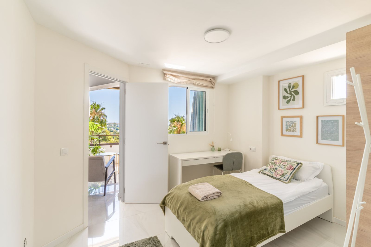 2 Bed Apartment for sale in Atalaya Costa Del Sol, Málaga, Spain