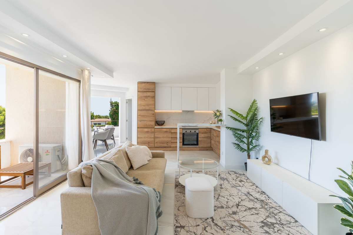 2 Bed Apartment for sale in Atalaya Costa Del Sol, Málaga, Spain