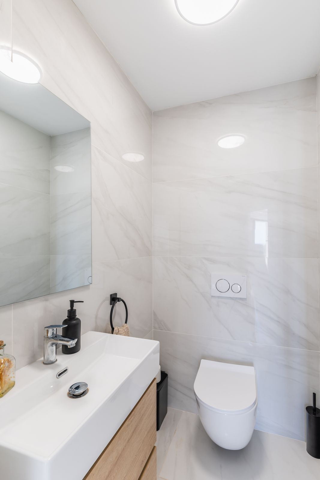 2 Bed Apartment for sale in Atalaya Costa Del Sol, Málaga, Spain