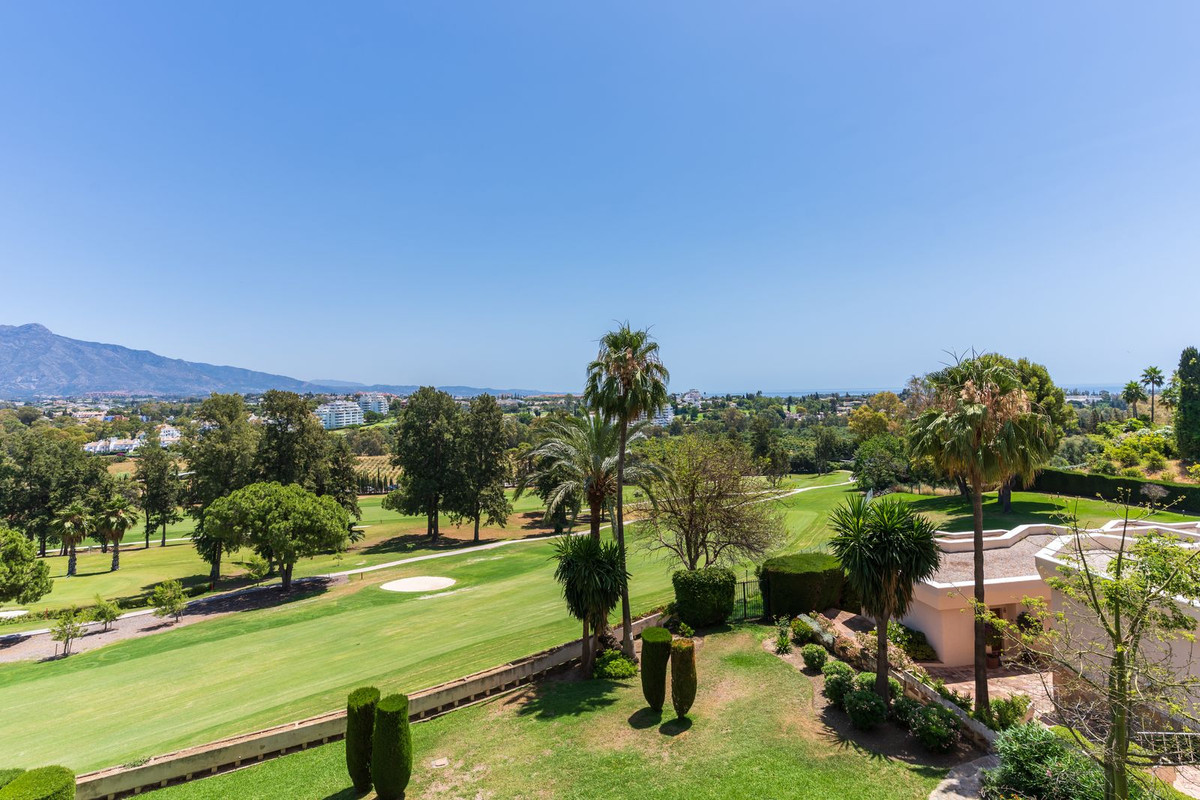 2 Bed Apartment for sale in Atalaya Costa Del Sol, Málaga, Spain