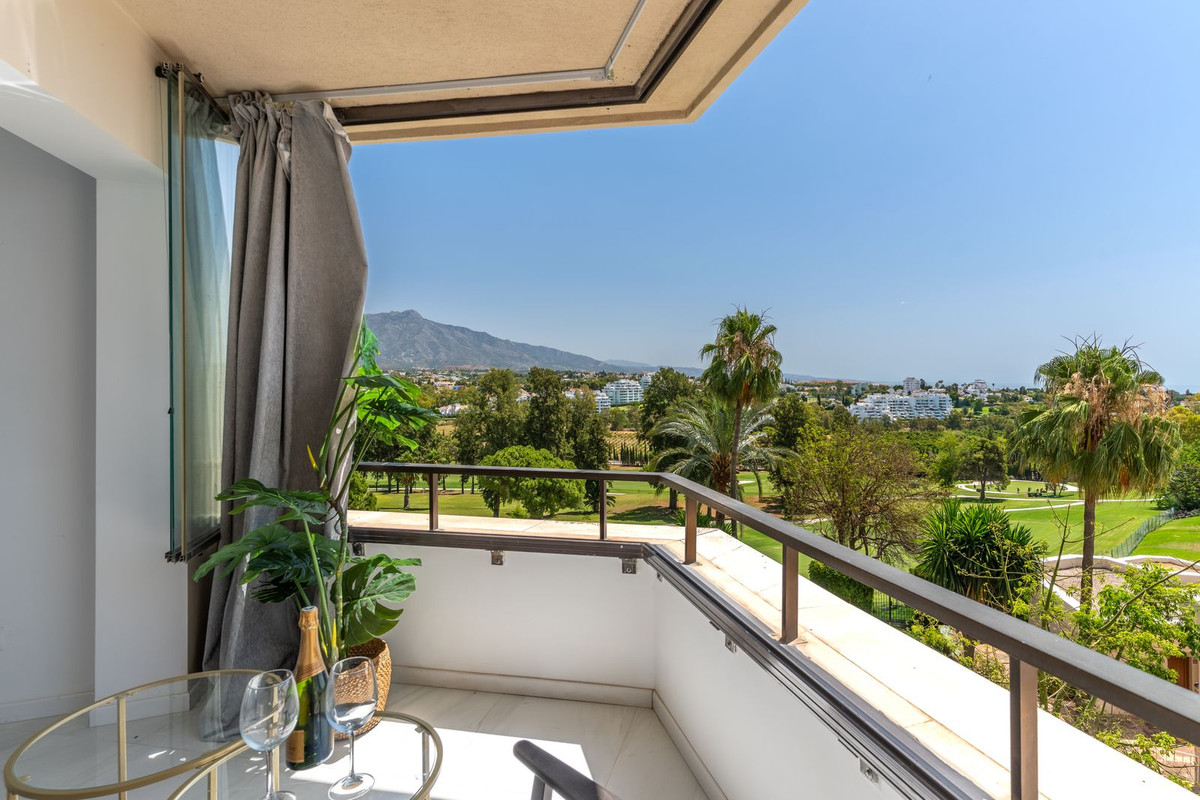 2 Bed Apartment for sale in Atalaya Costa Del Sol, Málaga, Spain