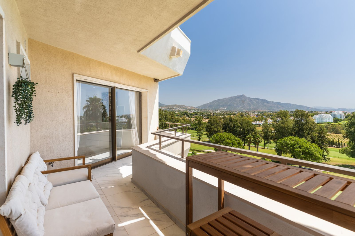 2 Bed Apartment for sale in Atalaya Costa Del Sol, Málaga, Spain